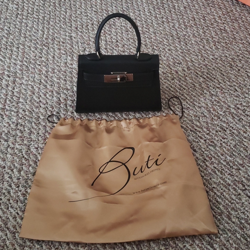Teddy Blake Eva 8" Black with Silver Hardware